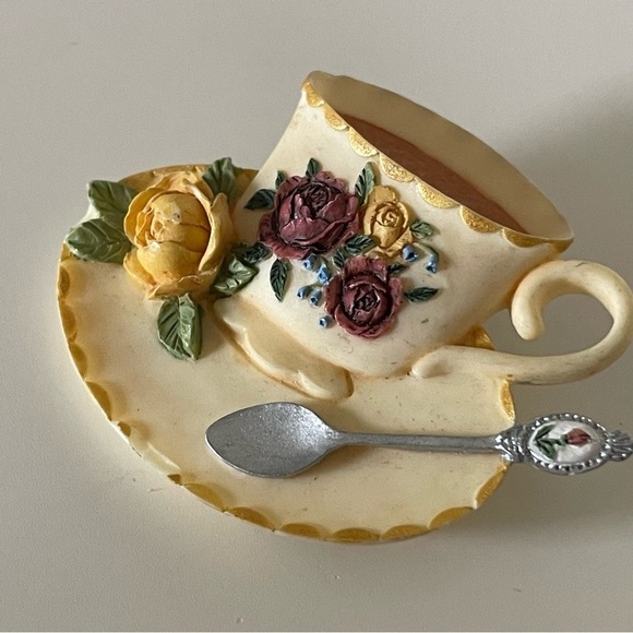 Vintage S.L. Cloudy Saucer and Mug Porcelain Brooch - Picture 1 of 5
